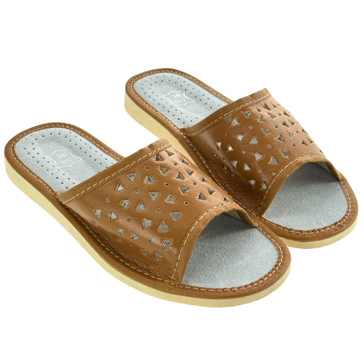 Brązowe skórzane kapcie, pantofle domowe damskie, kolorowe kapcie domowe - numer 294